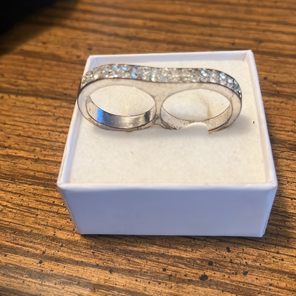 White gemstone double ring. Size 9. Sterling silver setting.Excellent condition - Picture 4 of 4